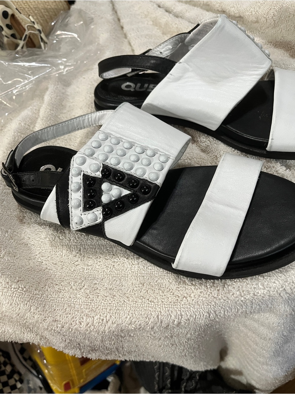 Que Women's White and Black Studded Slingback Sandals 7.5   38